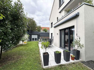 Neuwertige Maisonette-Wohnung mit Terrasse und großem Garten in schöner Lage