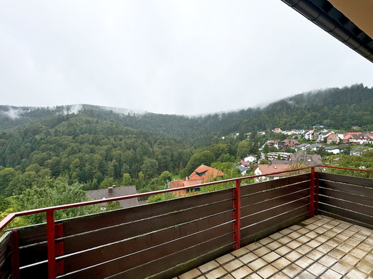 Ruhe und Natur mit Weitblick: Zwei Zimmer mit Balkon und Stellplatz in Bernbach