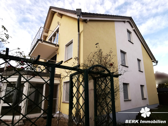 BERK Immobilien - gepflegtes Haus mit 3 Wohneinheiten - Garten und Burgblick in Miltenberg