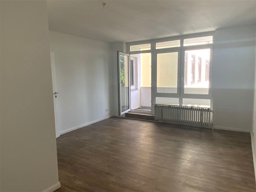 Helle 3-Zimmer-Wohnung mit 2 Balkonen, Einbauküche und großzügigem Essbereich in Schwachhausen - Foto 1