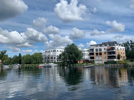 Luxus-PENTHOUSE-Wohnung mit eigenem Bootssteg direkt am Wasser, barrierefrei, Dachterrasse, Tiefgarage, Sauna, Kamin, m…