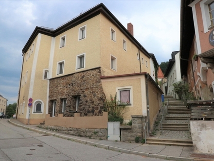 Vermietete Altbauwohnung in traumhafter Lage mit Blick aufs Oberhaus PA-Ilzstadt: 2 Zimmer-Wohnung