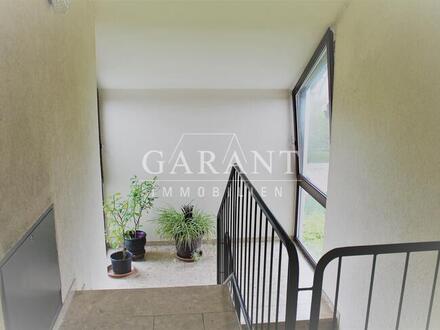 * Große 4 1/2 Zimmer-Maisonette-Wohnung mit Keller, Garage und PKW-Außenstellplatz *