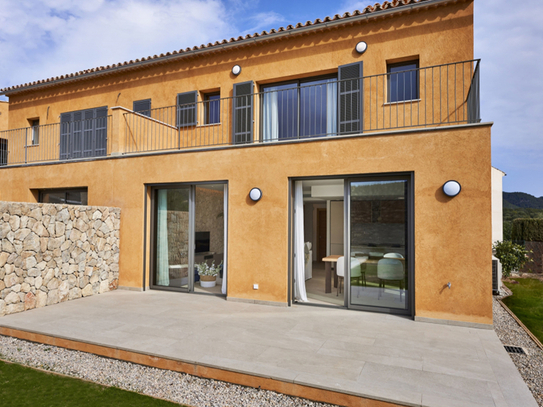 Neubau Doppelhaushälfte mit Pool und Garten in Es Capdella