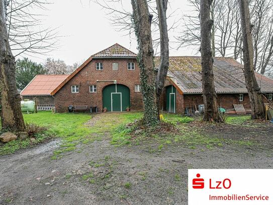 Bauernhaus mit 2 Hallen und Zweifamilienhaus auf 13.676 m²-Grundstück