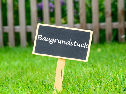 *Großes Baugrundstück mit Baugenehmigung in Unterhofkirchen*