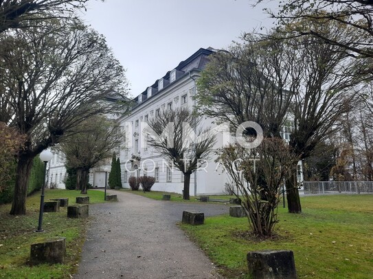 KFZ-Überdachter-Abstellplatz Schloss Traunegg