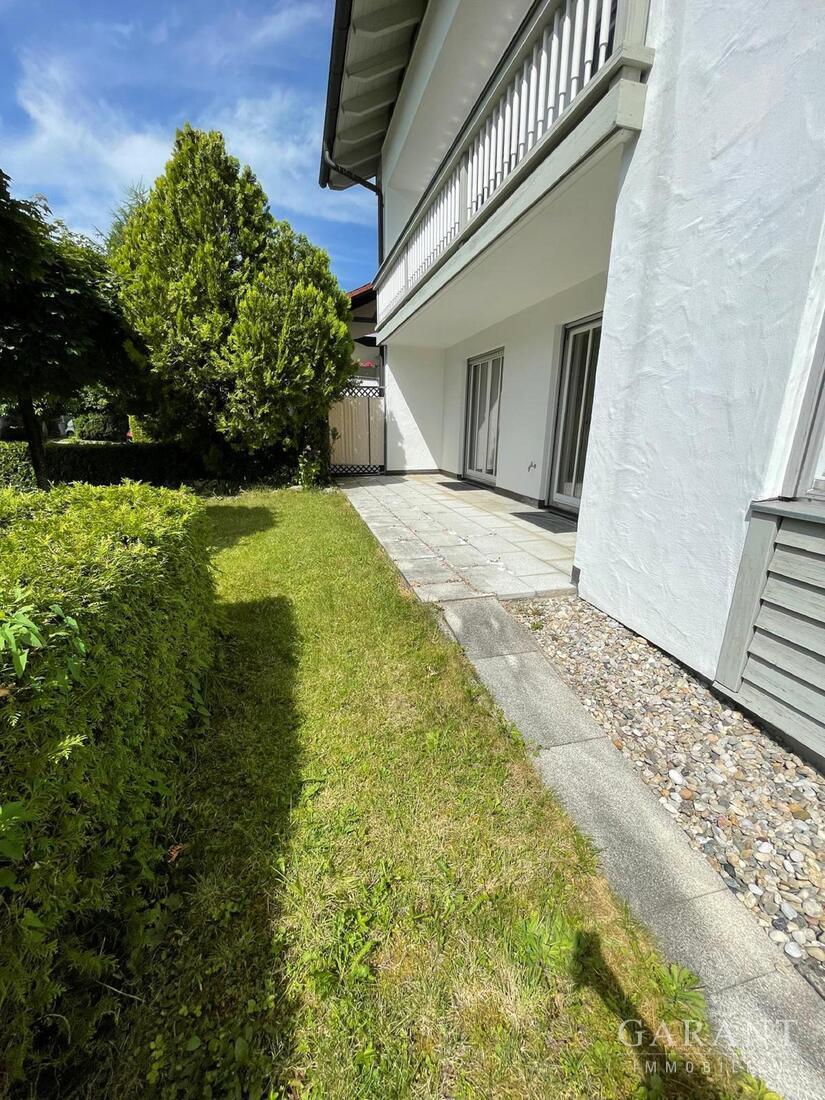 Vielseitiges Dreifamilienhaus in begehrter Lage von Raubling - alle Wohneinheiten frei! – 83064 Raubling, 83064 Raubling – Vorschaubild 2