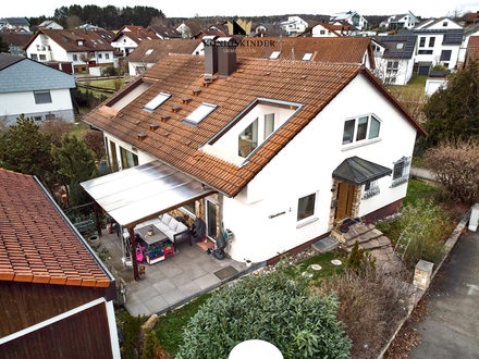 Charmante Doppelhaushälfte mit Garage