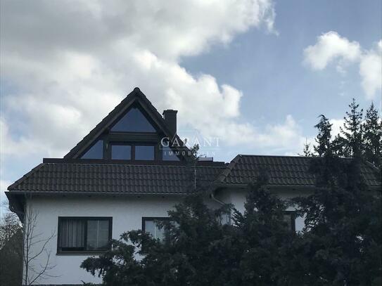 Dachgeschoss-Träumchen mit Kamin und großem Balkon - Stadtnah aber trotzdem auf dem Dorf wohnen!