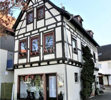Fachwerk-Haus mit Flair in repräsentativer Innenorts-Lage, 4 Zi. + 2 Zi. Studio/Laden/Büro, Stpl.