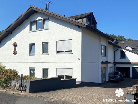 BERK Immobilien - Charmantes Zweifamilienhaus zum Verlieben in schöner Lage von Elsenfeld/Schippach