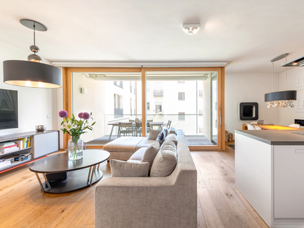 Attraktive, moderne 3-Zimmer-Wohnung mit West-Loggia in ruhiger Hoflage