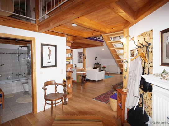 3,5 Zimmer Traumwohnung mit Galerie, zentral, sonnig und ruhig gelegen in Edling!
