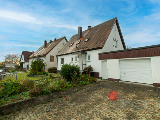 Sanierungsbedürftiges Einfamilienhaus mit großem Grundstück in ruhiger Wohnlage in Wettstetten