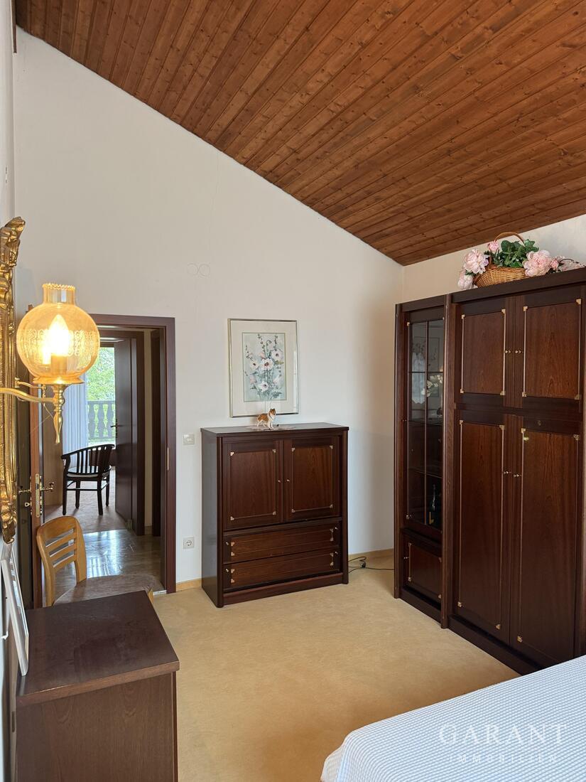 Familienhaus mit Kamin, Doppelgarage & Gartenidylle, flexibel nutzbar – 85051 Ingolstadt, 85051 Ingolstadt – Vorschaubild 8