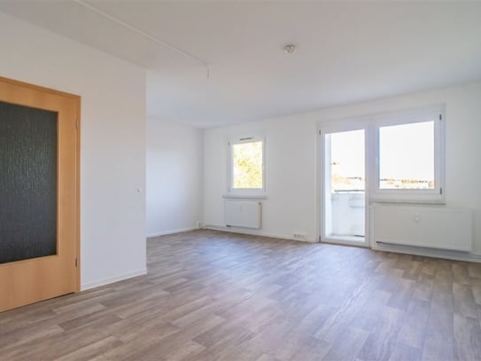 * helle 2 Zimmerwohnung mit Balkon / Zentrumsnah *