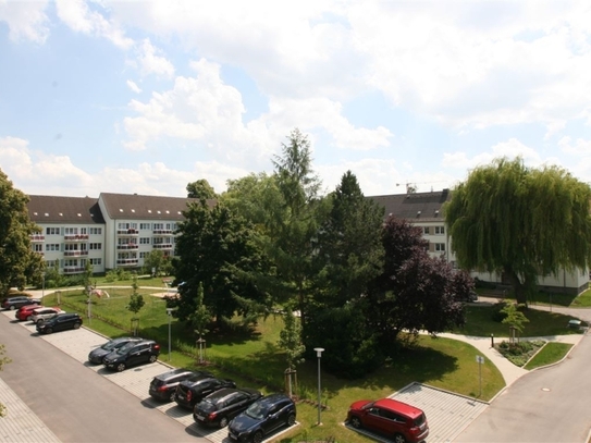 Sanierte Dachgeschosswohnung in parkähnlicher grüner Wohnlage am Zeisigwald mit großem Sonnenbalkon