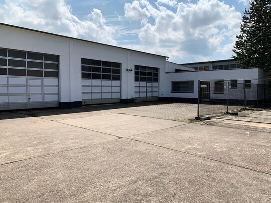 PKW / LKW Werkstatt mit Montagehalle und Lager sowie Bürotrakt in Xanten