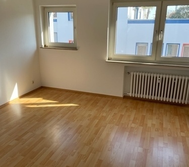 MG-Pesch helle, renovierte 2Zi. Einbauküche/D/B 60m² + Keller