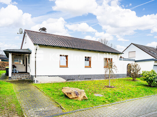 Freistehendes, vollunterkellertes Einfamilienhaus mit Garage und Garten!