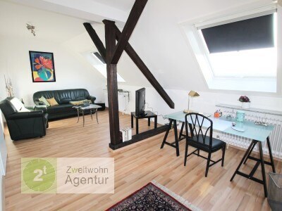 Modern möblierte 2-Zimmer-Dachgeschosswohnung mit Internet,
Neuss-Zentrum, Josefstr.