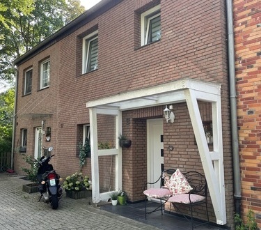 Reihenmittelhaus mit Garten in begehrter ruhiger Lage in Neuss-Weckhoven