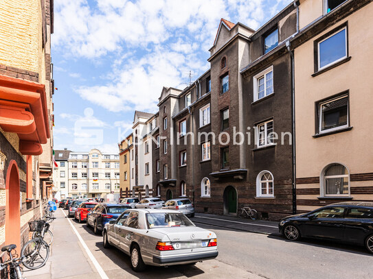 Moderne Eigentumswohnung mit Loggia, Altbaucharme und Denkmalschutz.