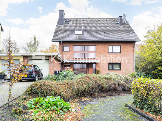 Freistehendes Zweifamilienhaus mit viel Platz und großem Garten.