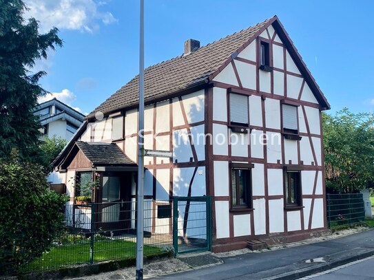 Charmantes, sanierungsbedürftiges Fachwerkhaus in Siegburg-Brachoß.