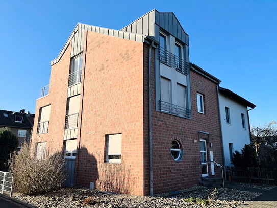 Geräumige und lichtdurchflutete 3-Zimmer-Wohnung mit Balkon und Garage in MG-Bettrath!