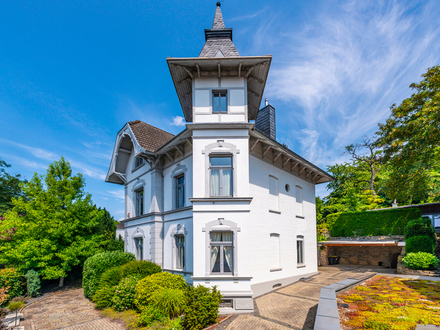 HISTORISCHE STADTVILLA MIT EXKLUSIVEM CHARAKTER UND SEPARATEM BAUGRUNDSTÜCK!