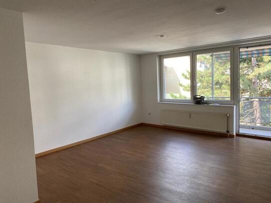 Barrierefreie und renovierte 2-Zimmer Wohnung mit Balkon