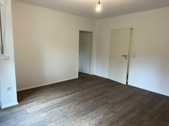 ++ WBS ERFORDERLICH - Frisch renovierte Wohnung mit Einbauküche und Balkon ++