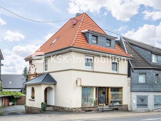 Zweifamilienhaus, viel Nutzfläche, mit Garten im Herzen von Waldbröl!