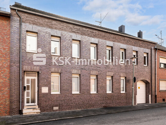 Geräumiger Altbau mit tollem Garten für mehrere Generationen in Niederembt.