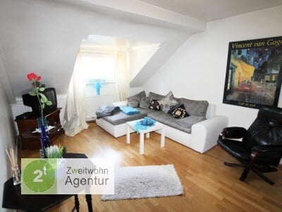 Süsse, sonnige renovierte Dachgeschosswohnung mit Balkon,
Düsseldorf-Bilk, Nievenheimer Str.