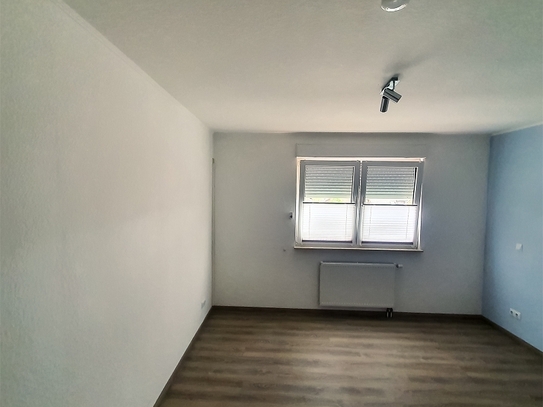 Charmante 2-Zimmer-Dachgeschosswohnung mit Balkon und Carport-Option zu vermieten
