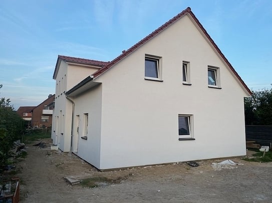 Erstbezug noch 1 moderne OG Wohnung im schicken Neubau mit 4 Wohnungen