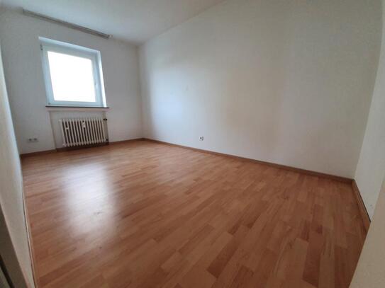 Helles Tageslichtbad, Laminat, Erdgeschoss sofort frei