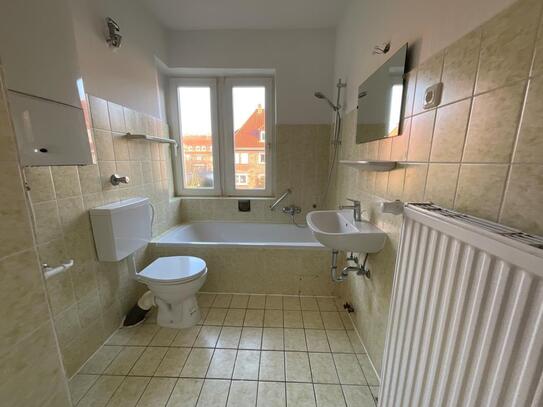 2-Zimmer-Wohnung im 1. Obergeschoss mit Badewanne in Wilhelmshaven - Nähe City !!!