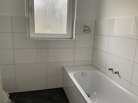 ***BITTE LAGE VORHER ANSCHAUEN**** Schöne 3 Zimmer Wohnung in Kalkum****