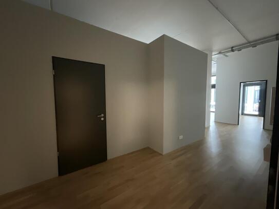 3-Raum-Loft auf großzügigen 127m² im Tabakquartier mit Parkett, Balkon und EBK.