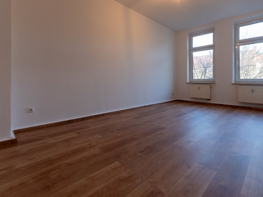 ** Attraktive helle Wohnung | frisch renoviert | separate Küche | Tageslichtbad | ab 01.02 **