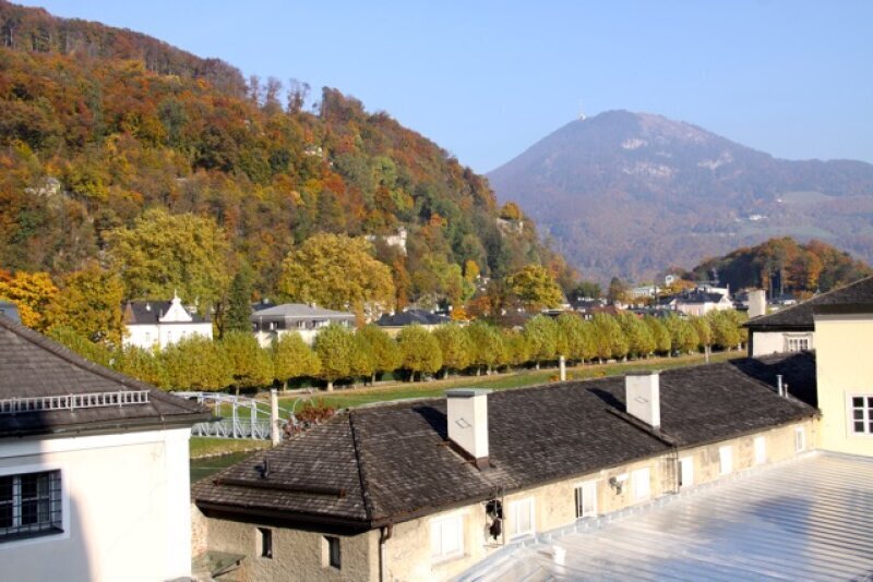 Erstbezug: Traumhafte 3-Zimmer-Altbau-Wohnung im historischen Stadtpalais