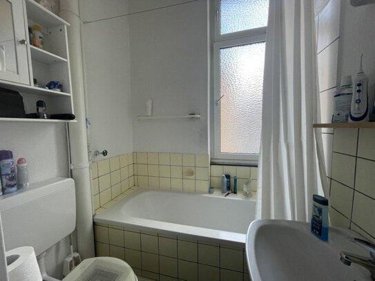 Zwei Zimmer Wohnung in der Gneisenaustraße mit BALKON