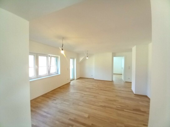 MIETE!! NEU renoviert! Helle Drei-Zimmerwohnung im 1.Stock mit Terrasse im Zentrum von Perchtoldsdorf!