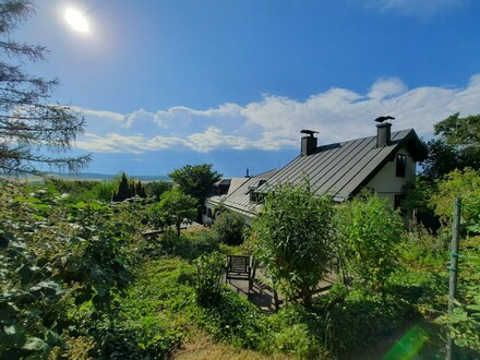 ARCHITEKTENWOHNJUWEL MIT EIGENEM WALD IN ATEMBERAUBENDER HANG- UND AUSSICHTSLAGE AM WALDRAND MIT ALTBAUMBESTAND IM NAHB…