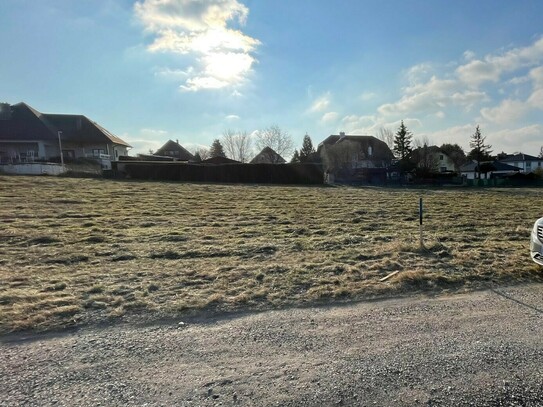 EIN TRAUM WIRD REALITÄT: AUSSERGEWÖHNLICHES BAUGRUNDSTÜCK IN KLEINRÖTZ MIT HERRLICHEM AUS- UND FERNBLICK IN TOLLER, ERH…