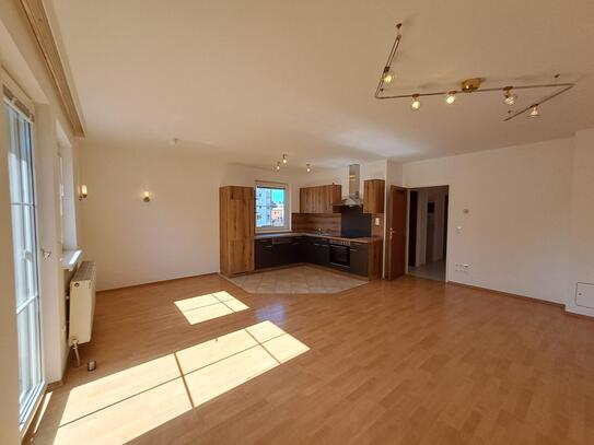 Helle 2 Zimmer mit schöner Terrasse